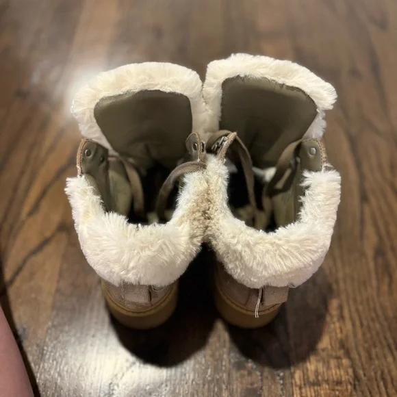 Kendall and Kylie furry beige booties size 8 - Picture 4 of 10
